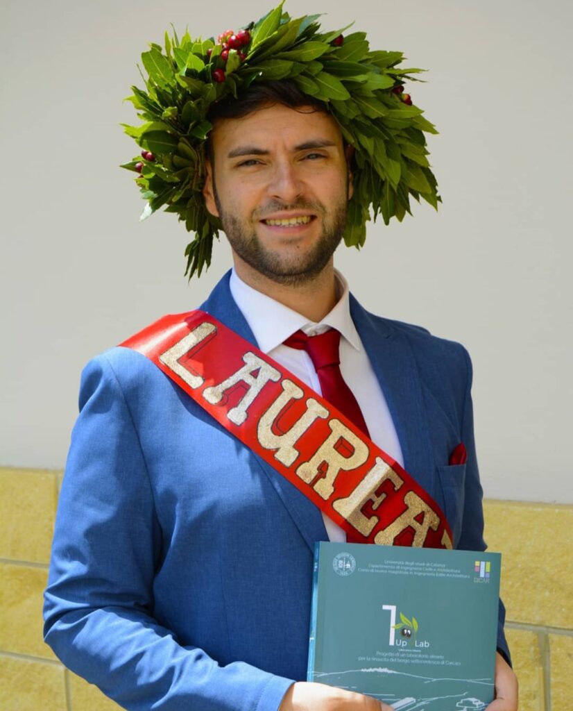 Questa immagine ha l'attributo alt vuoto; il nome del file è foto-salvo-tolisano-826x1024.jpg